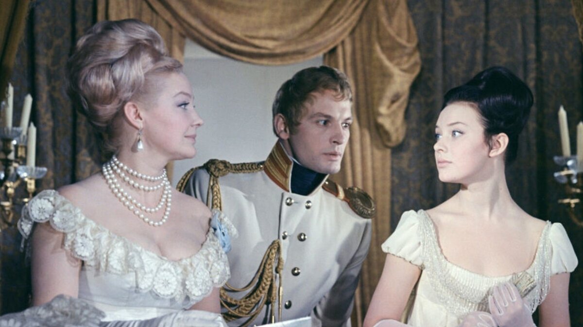 Снимается в фильме «Война и мир» Сергея Бондарчука в роли Алексея Болконского.